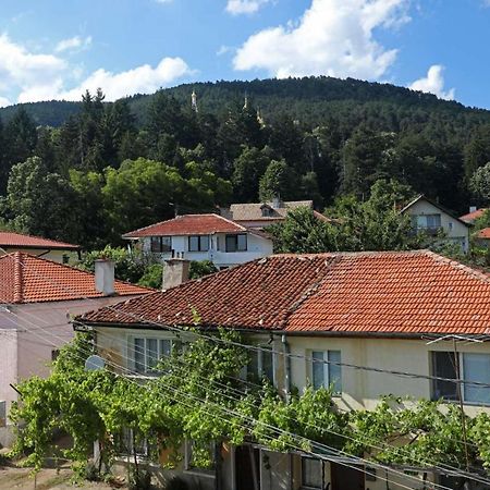 Hotel Опълченец à Chipka Extérieur photo